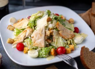 Salada Fitness com Frango Grelhado: Sabor e Saúde em Cada Garfada Salava-Verde-com-Frango-Grelhado