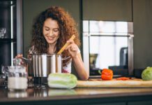 Economizando Tempo na Cozinha: Truques para Refeições Rápidas e Saborosas Economizar Tempo na Cozinha