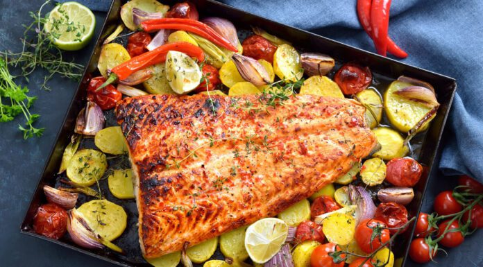 Peixe Assado com Legumes: Uma Explosão de Sabores Saudáveis! Peixe Assado com Legumes - Receita Fitness